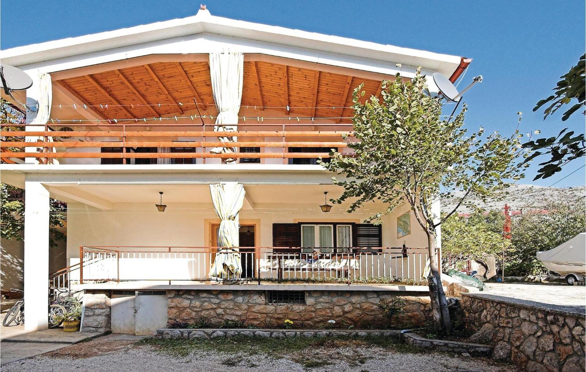4 Bedroom Awesome In Apartamento Starigrad Paklenica